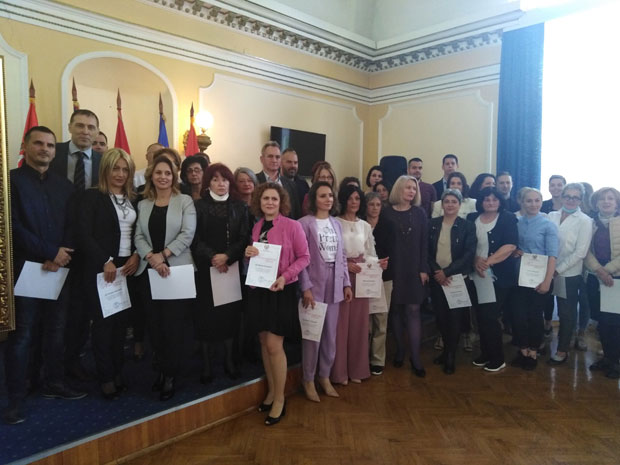 Хвала, уз Никољданске повеље: Кикинда наградила  полицајце, здравствене и социјалне раднике